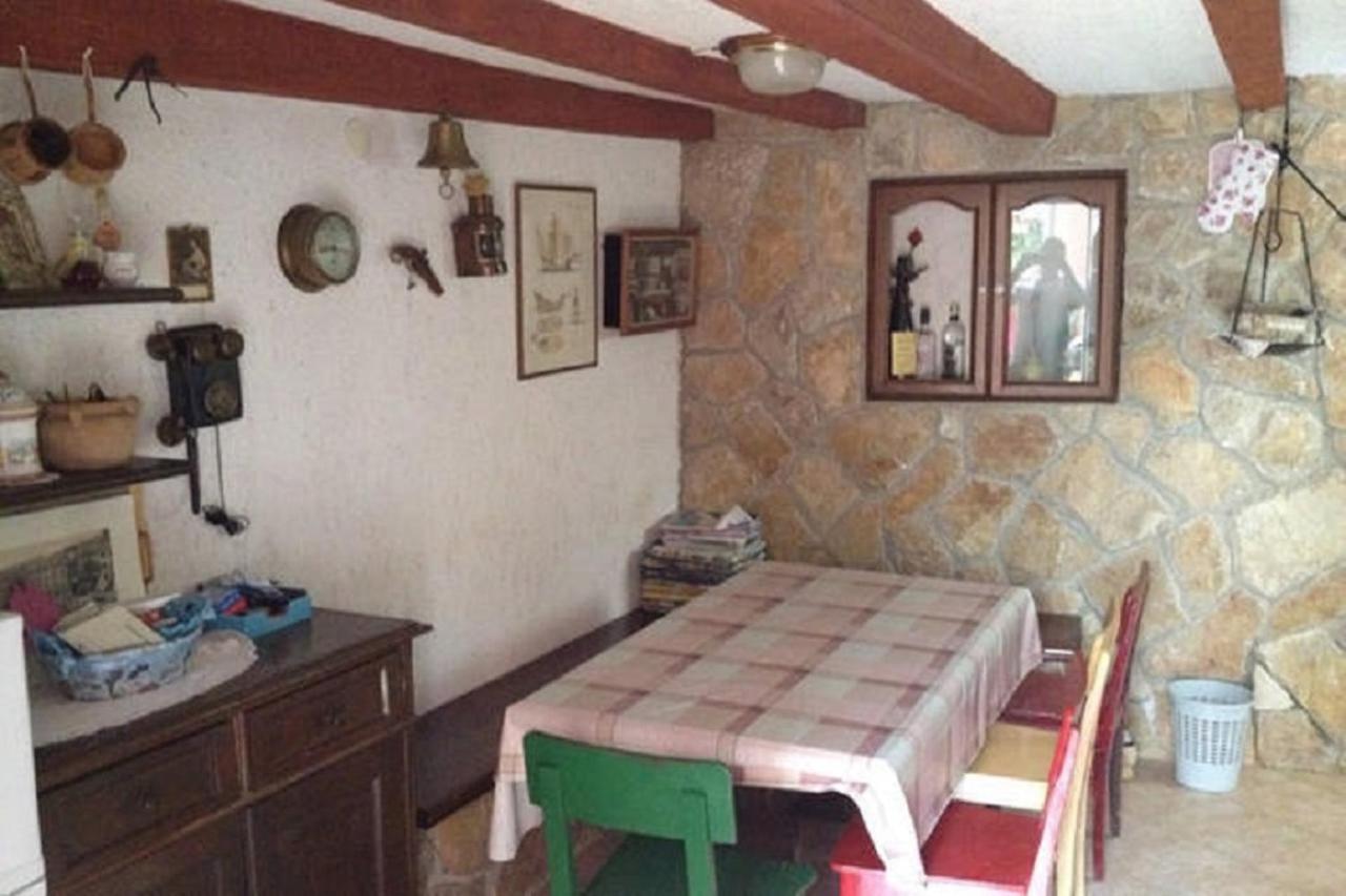 Апартаменты Family House In The Old Center Црес Экстерьер фото